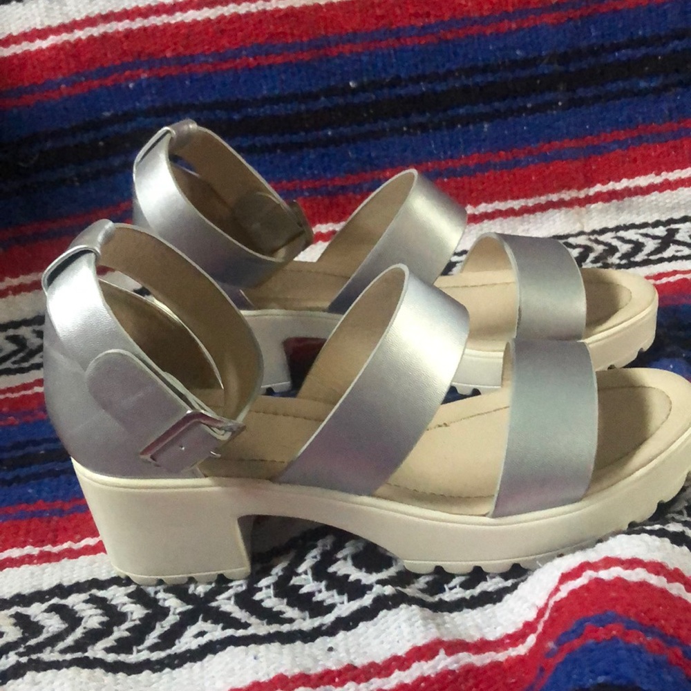 metallic sandals - Picture 2 of 4